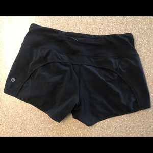 Excellent condition. Low-rise, 4” inseam.